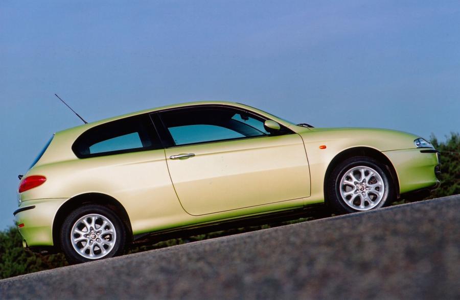  Alfa Romeo 147 3-Door (937A) 2001 года  (UK) (фото 19 из 25)
